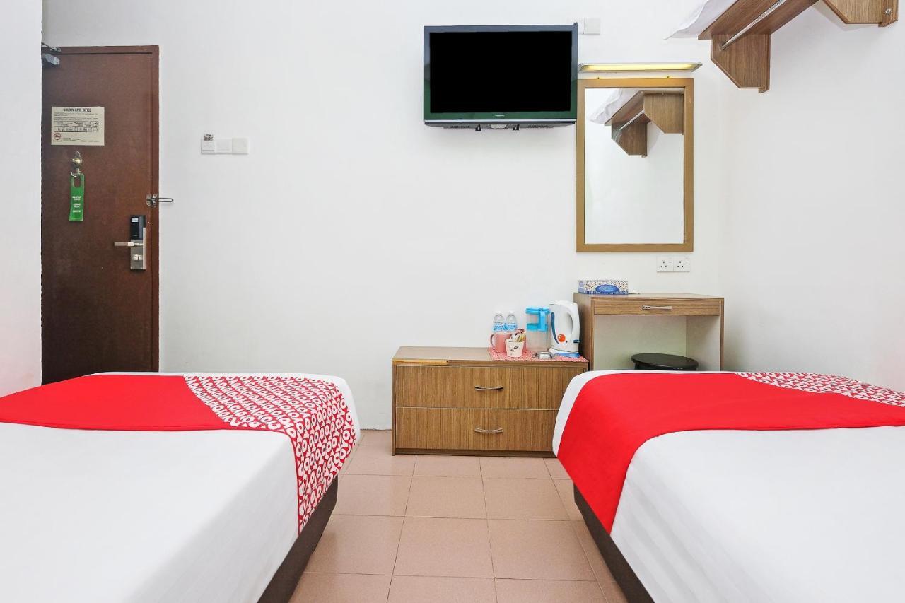 Oyo 850 Gold Star Hotel Chukai Exterior photo