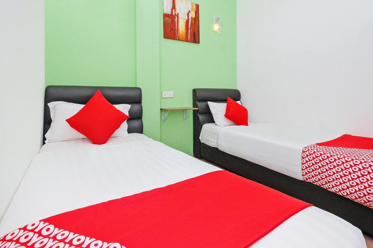 Oyo 850 Gold Star Hotel Chukai Exterior photo