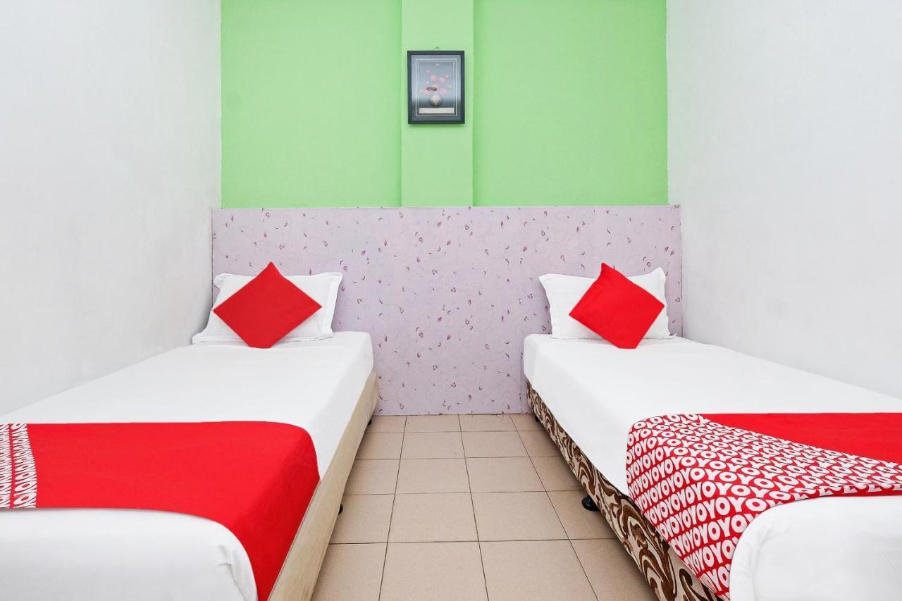 Oyo 850 Gold Star Hotel Chukai Exterior photo
