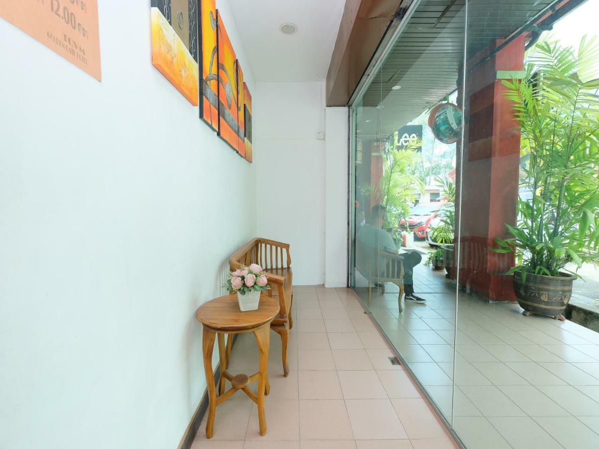 Oyo 850 Gold Star Hotel Chukai Exterior photo