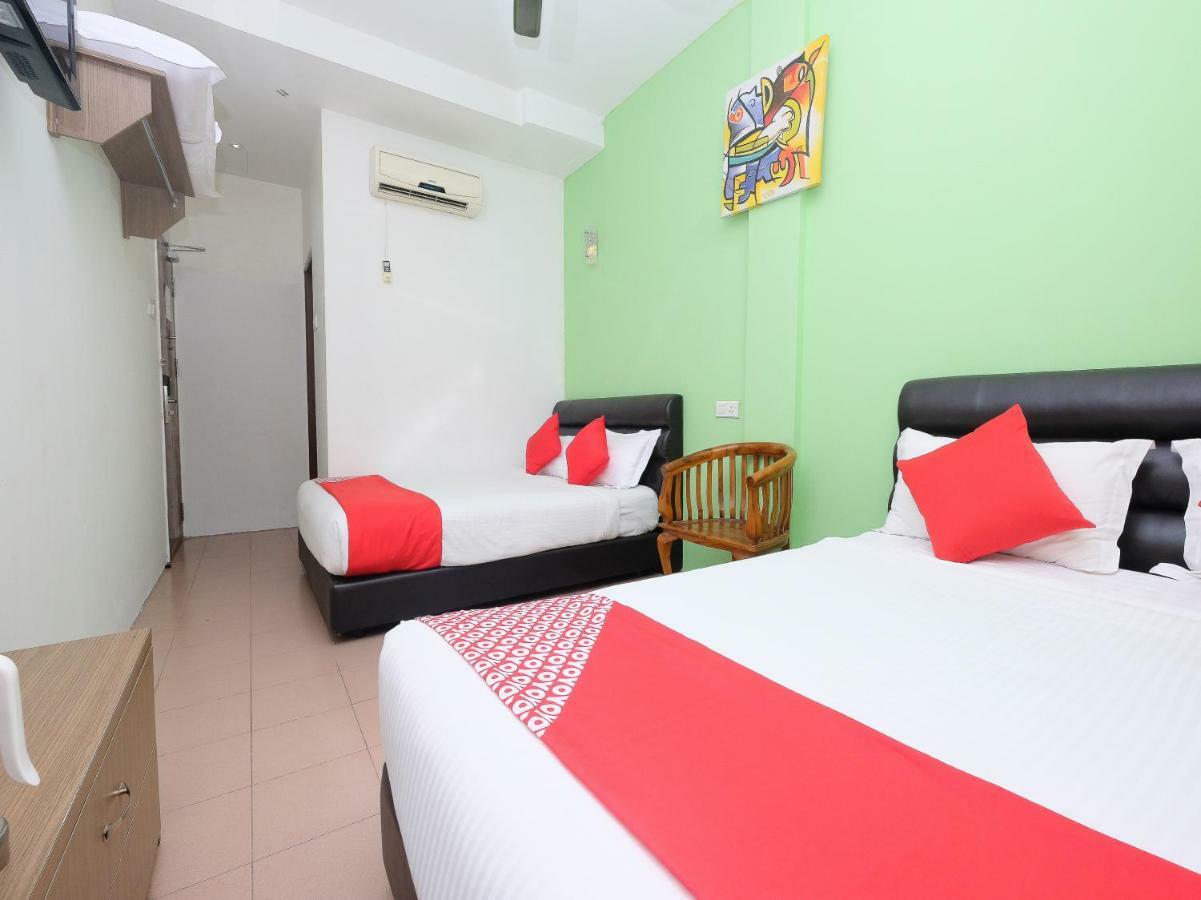 Oyo 850 Gold Star Hotel Chukai Exterior photo